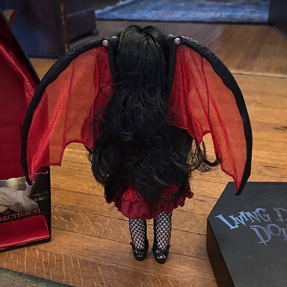 Living Dead Dolls Resurrection VI Demonique variant - Picture 3 of 4